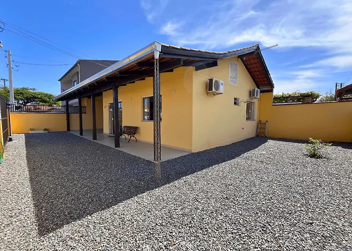 Casa Amarela - Wifi - Prox Praia E Beto Carrero