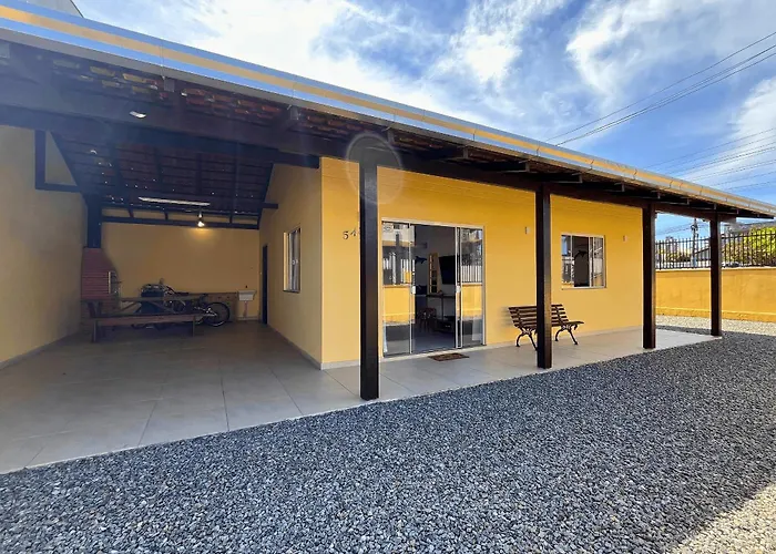 Casa Amarela - Wifi - Prox Praia E Beto Carrero